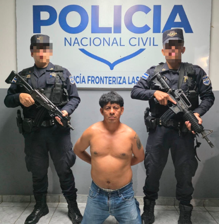 CAPTURAN EN MÉXICO Y TRASLADAN A EL SALVADOR A PRESUNTO CORREDOR DE LA MS-13 REQUERIDO POR MÚLTIPLES DELITOS