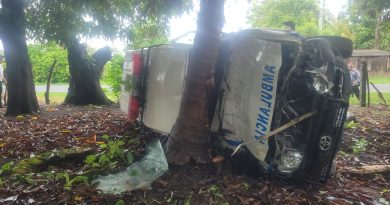 COLISIÓN ENTRE AMBULANCIA Y VEHÍCULO PARTICULAR GENERA EMERGENCIA EN LA PAZ