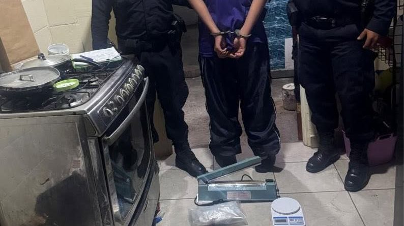 CAPTURAN A ADOLESCENTE DE 14 AÑOS CON MARIHUANA Y DROGAS SINTÉTICAS DURANTE ALLANAMIENTO
