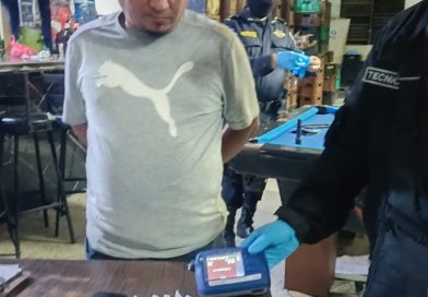 CAPTURAN A DOS PERSONAS DURANTE ALLANAMIENTOS EN PRESUNTOS PUNTOS DE VENTA DE DROGA EN SAN SALVADOR