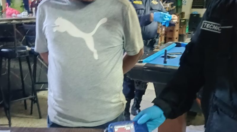 CAPTURAN A DOS PERSONAS DURANTE ALLANAMIENTOS EN PRESUNTOS PUNTOS DE VENTA DE DROGA EN SAN SALVADOR