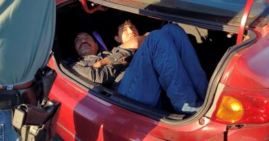 CIUDADANO ESTADOUNIDENSE ENFRENTA CARGOS TRAS SER DETENIDO POR PRESUNTO CONTRABANDO DE MIGRANTES EN CALIFORNIA