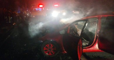 DOS PERSONAS LESIONADAS Y UN VEHÍCULO INCENDIADO TRAS FUERTE ACCIDENTE EN EL BULEVAR VENEZUELA