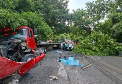 MUJER MUERE EN MÚLTIPLE ACCIDENTE DE TRÁNSITO SOBRE LA CARRETERA LITORAL EN LA LIBERTAD