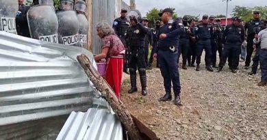 HIJO PROMOVIÓ PROCESO JUDICIAL QUE TERMINA CON EL DESALOJO DE SU MADRE DE 72 AÑOS EN UNA ALDEA EN GUATEMALA