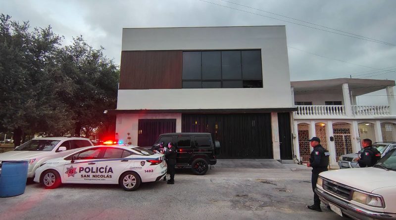 ENCAPUCHADOS IRRUMPEN EN LA CASA DE KARELY RUIZ DURANTE ROBO EN NUEVO LEÓN,MÉXICO