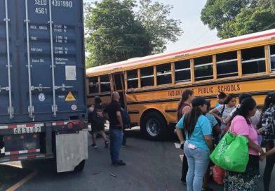 CHOQUE ENTRE AUTOBÚS Y FURGÓN DEJÓ CINCO EXCURSIONISTAS LESIONADOS EN LA CARRETERA  SAN SALVADOR A SANTA ANA
