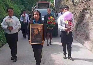 DESPIDEN A YEIMY FLORES, BAILARINA DE LAS NENAS DEL GRUPO CAÑA, EN SAN JUAN TALPA