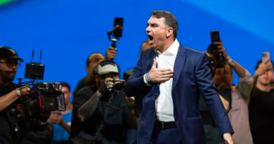 FLÁVIO BOLSONARO OFICIALIZA SU CANDIDATURA A LA PRESIDENCIA DE BRASIL