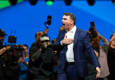 FLÁVIO BOLSONARO OFICIALIZA SU CANDIDATURA A LA PRESIDENCIA DE BRASIL
