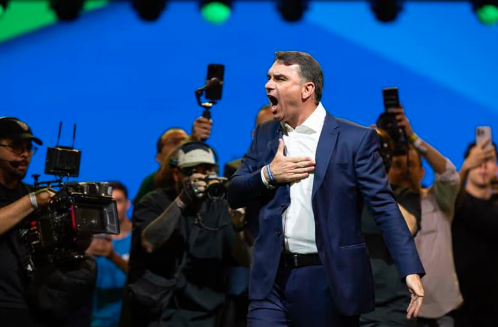 FLÁVIO BOLSONARO OFICIALIZA SU CANDIDATURA A LA PRESIDENCIA DE BRASIL