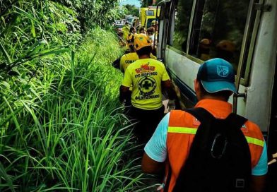 CUATRO PERSONAS RESULTAN LESIONADAS EN ACCIDENTE ENTRE UNA COASTER DE LA RUTA 140 Y UN SEDÁN EN ILOPANGO