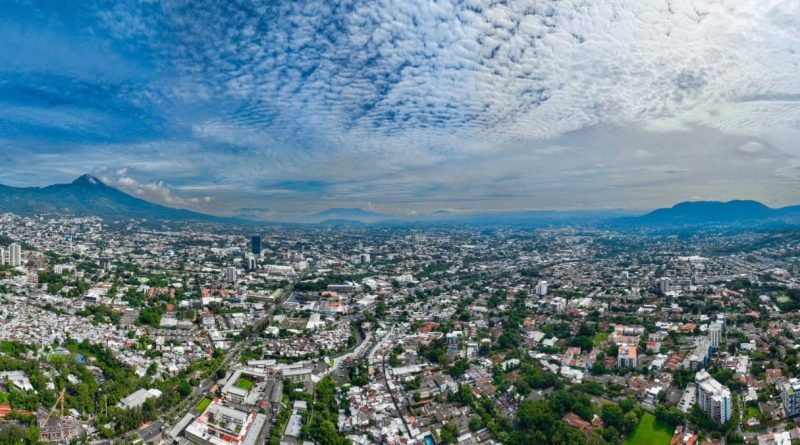 AMBIENTE MUY CALUROSO Y POSIBILIDAD DE LLUVIAS PUNTUALES MARCARÁN EL CLIMA ESTE MARTES EN EL SALVADOR