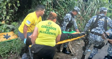 MOTOCICLISTA RESULTÓ LESIONADO TRAS ACCIDENTE CON RASTRA EN LA CARRETERA DE SANTA ANA A SAN SALVADOR