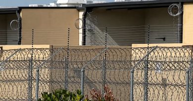 ESTADOS UNIDOS ANUNCIA LA COMPRA DE DOS GRANDES CENTROS DE DETENCIÓN PARA INMIGRANTES EN CALIFORNIA
