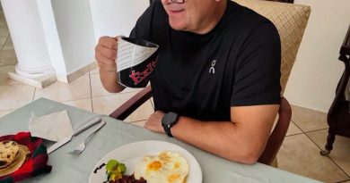 HONDURAS; JUAN ORLANDO HERNÁNDEZ COMPARTE SU PRIMER DESAYUNO EN CASA TRAS MÁS DE CUATRO AÑOS