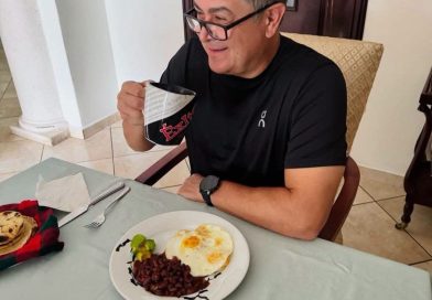 HONDURAS; JUAN ORLANDO HERNÁNDEZ COMPARTE SU PRIMER DESAYUNO EN CASA TRAS MÁS DE CUATRO AÑOS