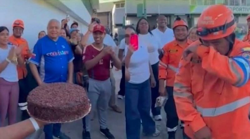 VENEZOLANOS SORPRENDEN A RESCATISTA SALVADOREÑO CON UN PASTEL DE CUMPLEAÑOS EN MEDIO DE LAS LABORES DE EMERGENCIA
