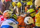 RESCATISTAS LOGRAN SALVAR A HOMBRE ATRAPADO DURANTE MÁS DE 72 HORAS BAJO LOS ESCOMBROS EN VENEZUELA