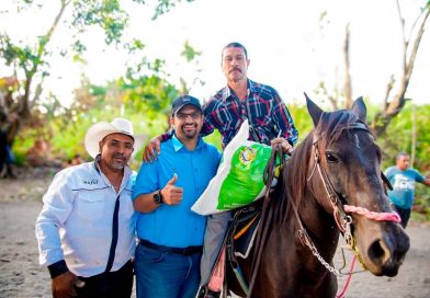 SANTA ANA CENTRO FORTALECE SUS TRADICIONES CON CARRERA DE CINTAS EN EL CANTÓN SANTA ADELA