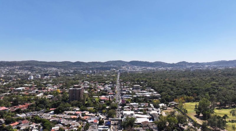 ALTAS TEMPERATURAS CONTINÚAN ROMPIENDO RÉCORDS EN EL SALVADOR