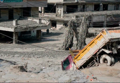 DESLAVE Y CRECIDA REPENTINA DE AGUA DEJA AL MENOS 95 MUERTOS Y CIENTOS DE DESAPARECIDOS ENTRE NEPAL Y TÍBET