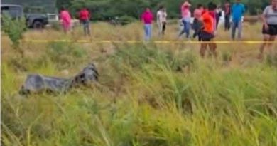 ENCUENTRAN SIN VIDA A JOVEN A LA ORILLA DE UNA CARRETERA EN HONDURAS