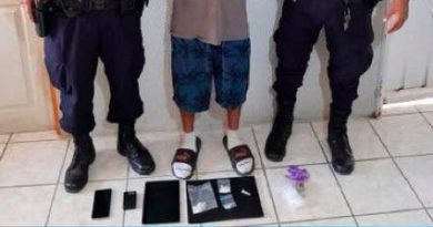 PNC CAPTURA A HOMBRE CON PORCIONES DE METANFETAMINA EN COLÓN, LA LIBERTAD OESTE