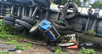 EN GUATEMALA DOS AGENTES DE LA PNC MUEREN Y TRES RESULTAN HERIDOS TRAS ACCIDENTE CON CISTERNA EN MORALES, IZABAL