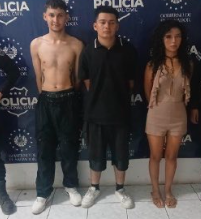 PNC CAPTURA A DOS HOMBRES Y UNA MUJER POR PRESUNTA POSESIÓN DE DROGA EN SAN MIGUEL