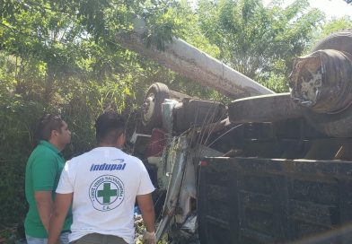 CONDUCTOR DE CAMIÓN MUERE TRAS VOLCAR EN EL BULEVAR CONSTITUCIÓN