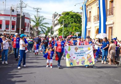 PEQUEÑOS PATRIOTAS DE SANTA ANA CENTRO CELEBRAN LA INDEPENDENCIA CON DESFILE