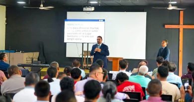 ALCALDE GUSTAVO ACEVEDO PARTICIPA EN ENCUENTRO CON LÍDERES CRISTIANOS DE SANTA ANA CENTRO