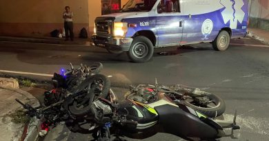 EN SANTA ANA TRES PERSONAS RESULTAN LESIONADAS TRAS ACCIDENTE ENTRE DOS MOTOCICLETAS
