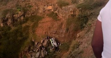 TRAGEDIA EN CABO VERDE DEJA AL MENOS 25 MUERTOS TRAS CAER AUTOBÚS A UN BARRANCO