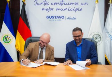 ALCALDÍA DE SANTA ANA CENTRO FORMALIZA CONVENIO CON SWISSCONTACT PARA APOYAR LA REINTEGRACIÓN DE PERSONAS RETORNADAS