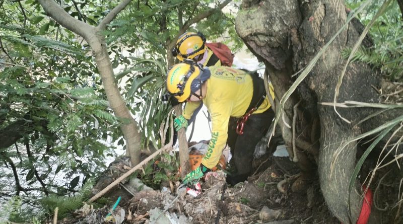 HOMBRE FALLECE TRAS CAER DESDE 50 METROS AL RÍO ACELHUATE EN APOPA