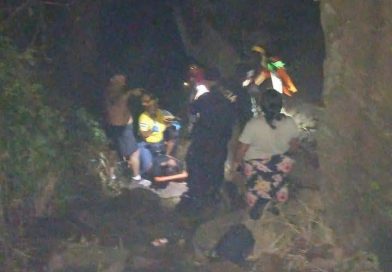RESCATAN A PERSONA TRAS CAER A UN BARRANCO EN TEPECOYO