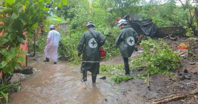 CRUZ VERDE EVACÚA A UNA FAMILIA TRAS DESBORDAMIENTO DE RÍO EN SAN VICENTE