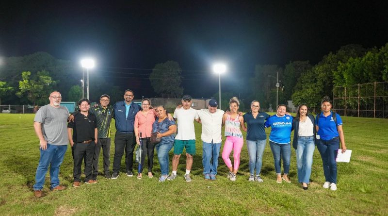 ALCALDÍA DE SANTA ANA CENTRO AVANZA EN PROYECTO DE ILUMINACIÓN DE CANCHA EN EL REPARTO IVU LOS 44