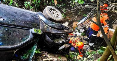 DOS PERSONAS RESULTAN LESIONADAS TRAS CAER VEHÍCULO A UN BARRANCO EN SANTA ANA