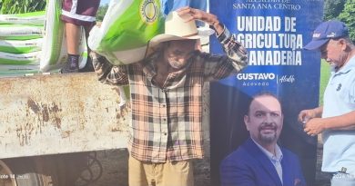 ALCALDIA DE SANTA ANA CENTRO ENTREGA PAQUETES AGRÍCOLAS A PRODUCTORES DE SEIS COMUNIDADES
