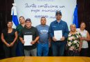 GUSTAVO ACEVEDO FIRMA CONVENIOS PARA INSTALAR PANELES SOLARES EN DOS COMUNIDADES
