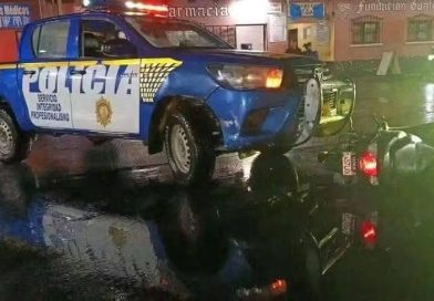 VECINOS RETIENEN A POLICÍAS TRAS ACCIDENTE QUE DEJÓ LESIONADA A MOTOCICLISTA EN GUATEMALA