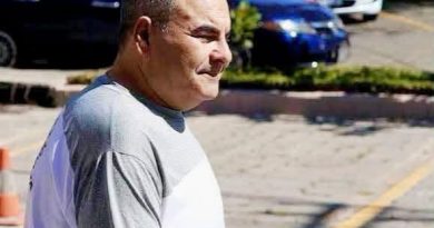 TONY SACA Y SU EXSECRETARIO ÉLMER CHARLAIX REALIZAN TRÁMITES PARA RECIBIR SUS CARTAS DE LIBERTAD