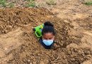 JOVEN SOBREVIVE TRAS SER AFECTADA POR UN RAYO EN COLOMBIA Y SUS FAMILIARES LA ENTERRARON HASTA EL CUELLO