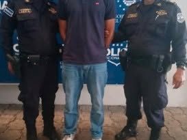 PNC REPORTA CAPTURA DE HOMBRE TRAS LOCALIZAR MARIHUANA Y TRES CELULARES EN SU VEHÍCULO