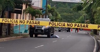 LOCALIZAN A UNA PERSONA SIN VIDA EN CARRETERA DE INGRESO A SAN VICENTE