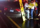 CONDUCTORA QUEDA ATRAPADA EN SU VEHÍCULO TRAS CHOCAR CONTRA UNA GRÚA EN IZALCO