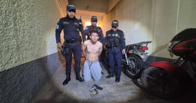 CAPTURAN EN GUATEMALA A SALVADOREÑO CON ARMA ROBADA; LO VINCULAN CON POSIBLE ATAQUE ARMADO